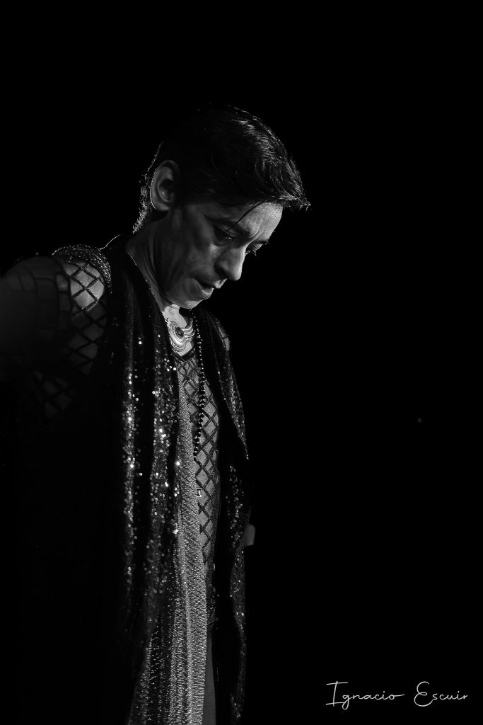 El Mawi de perfil, con la mirada baja